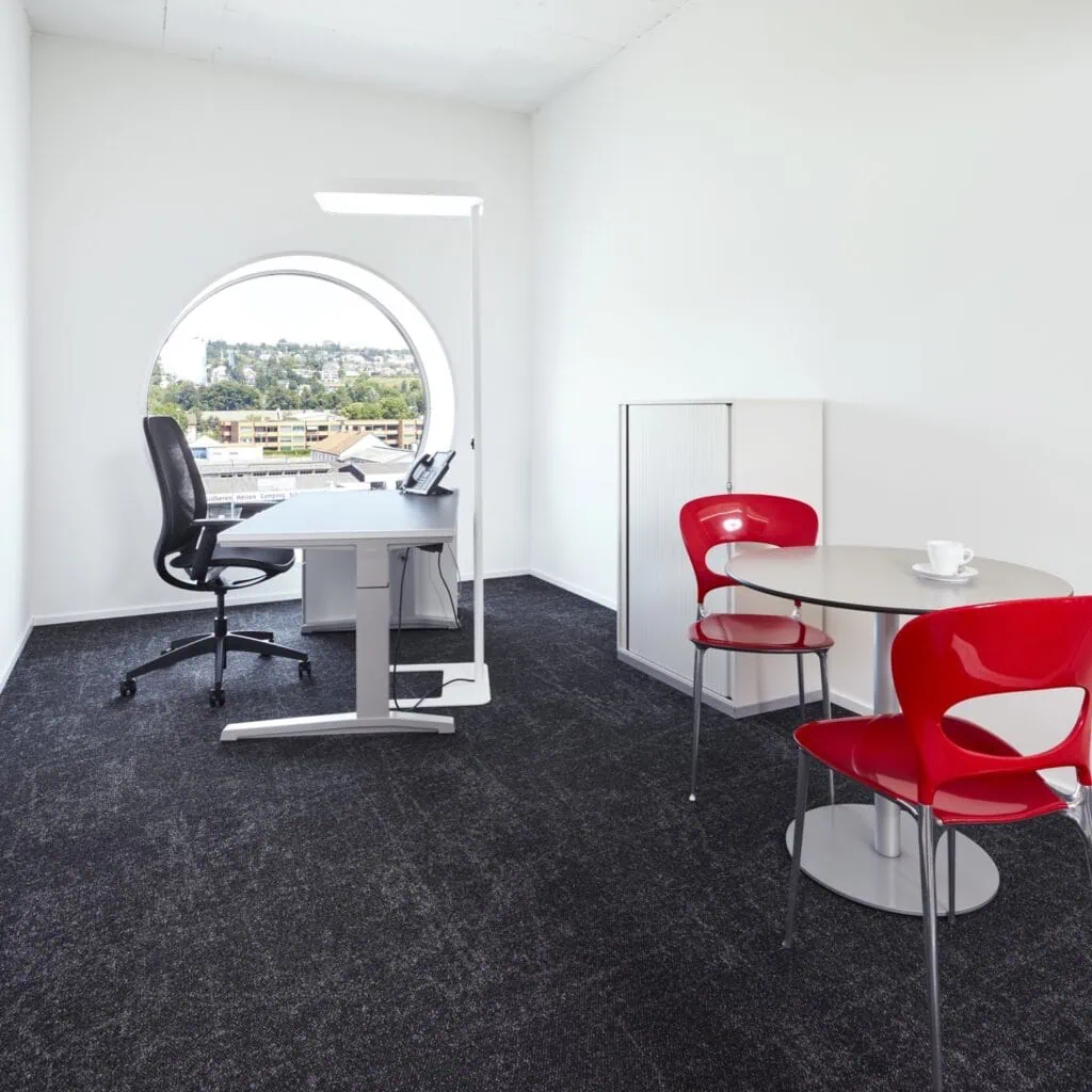 Beispiel für ein möbliertes Einzelbüro zum Mieten in Zürich bei OBC Suisse