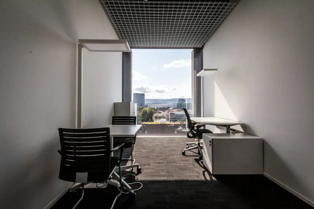 Kleines möbliertes Büro für zwei Personen in Basel im Baloise Park - OBC Suisse AG